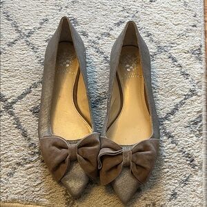 Vince Camuto Gray and Brown Bow Flats